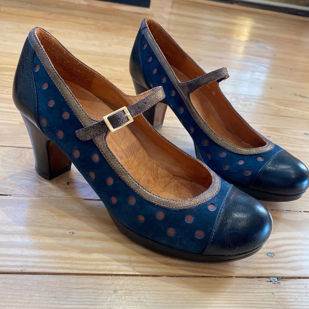 Chie Mihara navy, buckle Mary Jane style. Size 9/40. 3” heel, 1/2 “ platform.